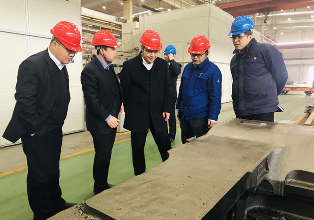 郑州煤矿机械集团公司经理张新红到西煤机公司考察交流_副本.jpg
