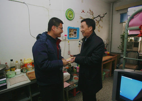 陕煤化集团领导走访慰问公司困难职工
