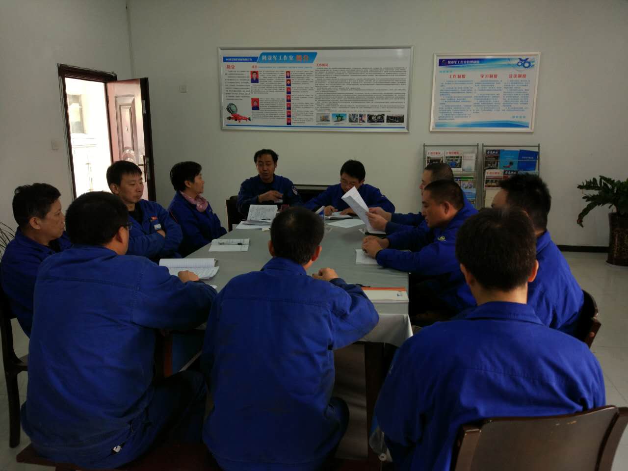 机加一分公司传达学习贯彻重装集团及公司“两会”精神