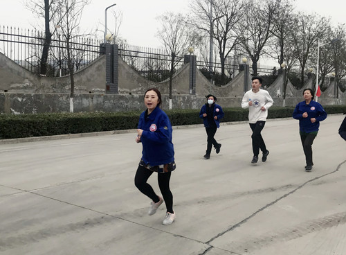 营销公司组队参加公司举办的职工环园路跑赛