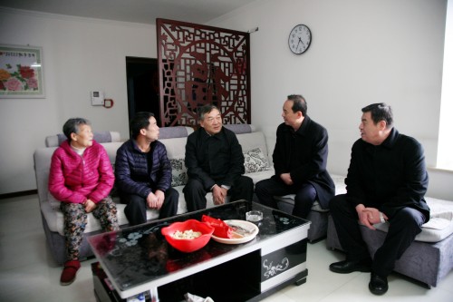 陕煤集团董事长杨照乾到西煤机社区走访慰问公司困难职工